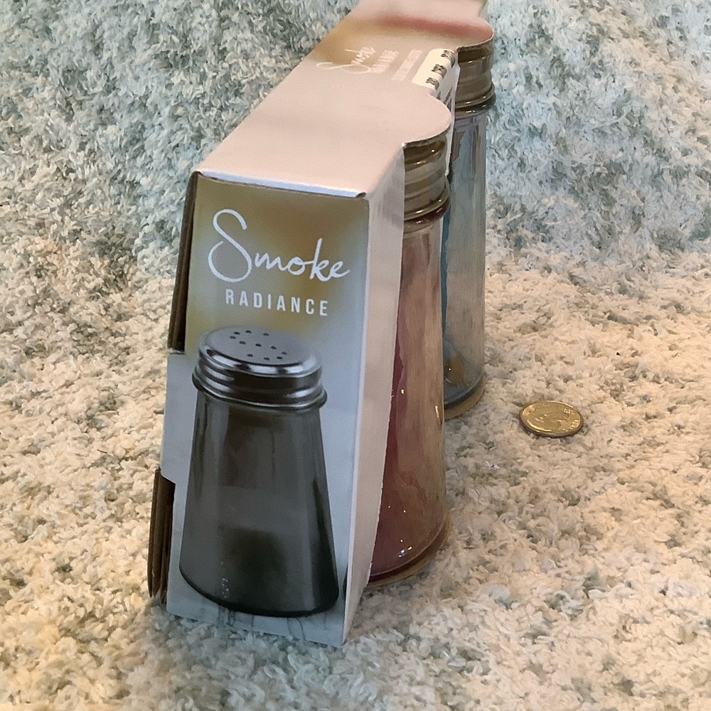 Smoke Luster Radiance Salt & Pepper Shaker Set NWT 3.38oz - Picture 7 of 15
